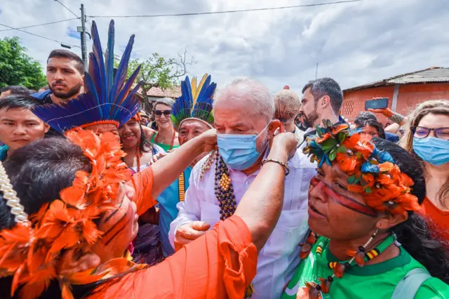 Lula com indígenas