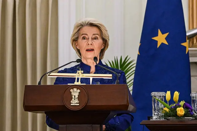 Ursula von der Leyen, przewodnicząca Komisji Europejskiej, podczas konferencji prasowej w Hyderabad House w Nowym Delhi w Indiach, we wtorek, 27 stycznia 2026 roku.
