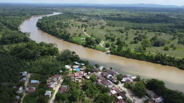 Vista áerea del río Tarra, que divide a Colombia y Venezuela en el departamento Norte de Santander.