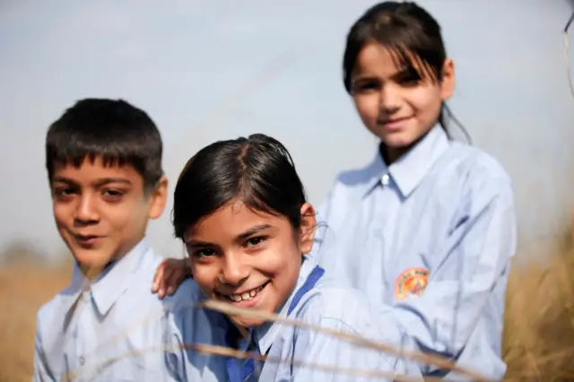 ગુજરાત, શાળાઓ, શિક્ષણ, એજ્યુકેશન, પ્રાઇમરી એજ્યુકેશન, ગુજરાતમાં શિક્ષણની સ્થિતિ, બાળકો, સ્કૂલિંગ, કેળવણી, બીબીસી ગુજરાતી 