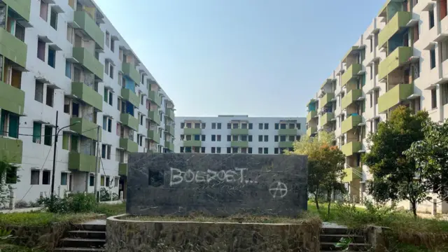 Pemandangan Rusunawa Marunda dari depan halaman