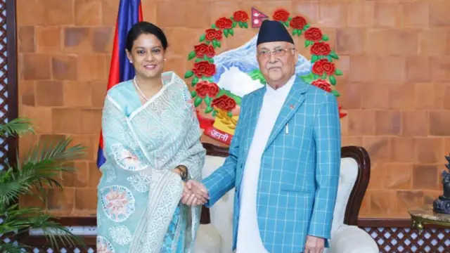 बांग्लादेश की पर्यावरण,वन और जलवायु विभाग की सलाहकार सैयदा रिजवाना हसन नेपाल के प्रधानमंत्री केपी शर्मा ओली के साथ 