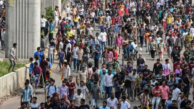 जत्राबारी येथील घटनेत पोलीस कारवाईत किमान 52 जणांचा मृत्यू झाला.