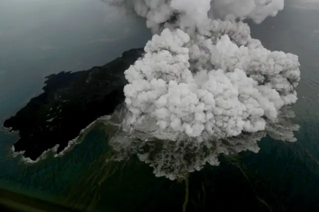Letusan Gunung Anak pada 23 Desember 2018.