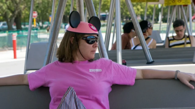 디즈니월드에 놀러간 여성