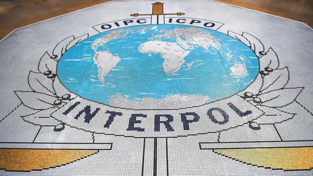 شعار الإنتربول