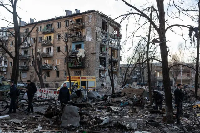 Наслідки одного із обстрілів Подільського району міста Києва,18 березня 2022 року