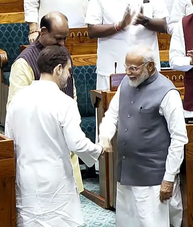 संसद में राहुल गांधी और मोदी