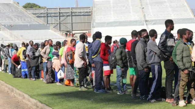 150 Malawian nationals for South Africa Western Cape Province return to dia home kontri on Tuesday under govment voluntary repatriation exercise