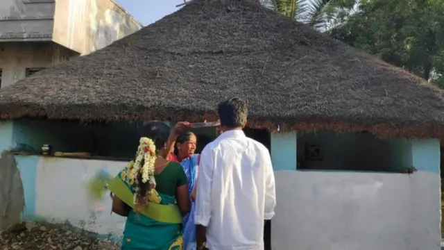 પુત્રોએ વિધવા માતાના કરાવ્યા લગ્ન