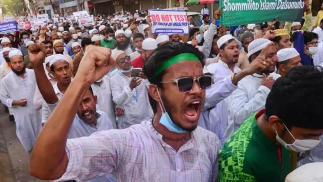 বাংলাদেশের নির্বাচনের রাজনীতিতে বেশ কিছু ধর্মভিত্তিক দল সক্রিয় থাকে