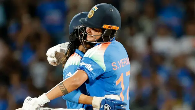 ભારતનાં ઓપનર બેટર શેફાલી વર્મા સદીથી ચૂકી ગયાં હતાં. તેમણે 78 બૉલમાં 87 રનની ઇનિંગ રમી.