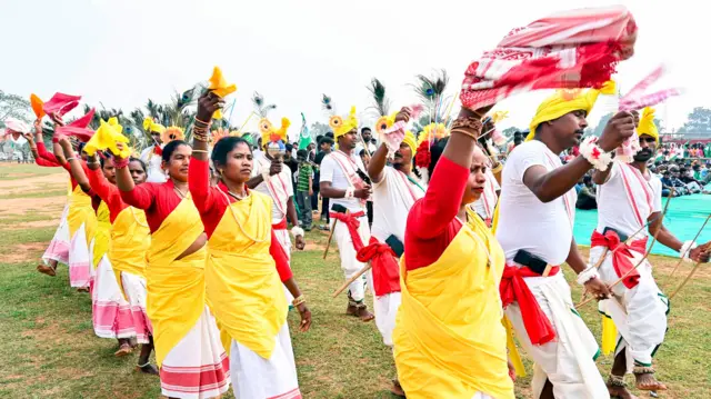 आदिवासी महिलाएं