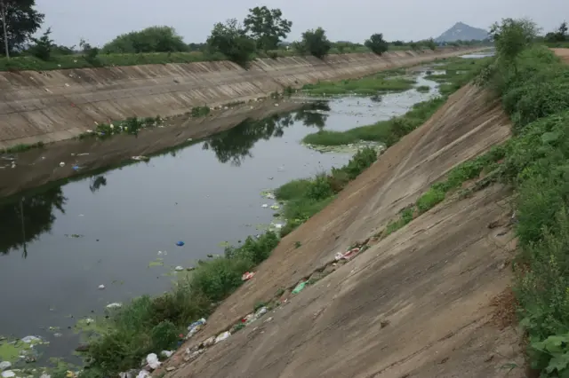 కాలువల్లో చెత్త