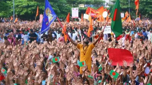 बांग्लादेश के चटगांव में सनातन जागरण मंच की रैली