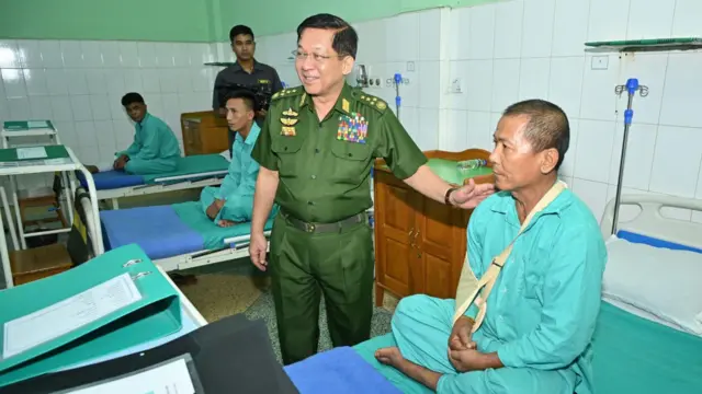 တပ်မတော်ဆေးရုံတစ်ခုမှာတွေ့ရတဲ့ ဗိုလ်ချုပ်မှူးကြီးမင်းအောင်လှိုင်