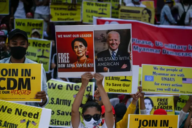 ရန်ကုန် အမေရိကန် သံရုံးရှေ့က စစ်အာဏာသိမ်းမှု ဆန့်ကျင်ရေး ဆန္ဒပြပွဲ