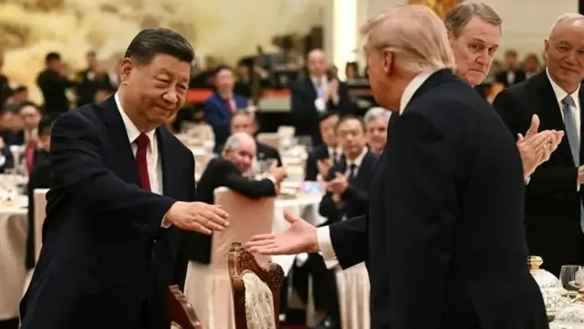 Xi akimkaribisha Donald Trump kwenye dhifa ya chakula cha jioni katika Ukumbi wa kijamii wa Great Hall 