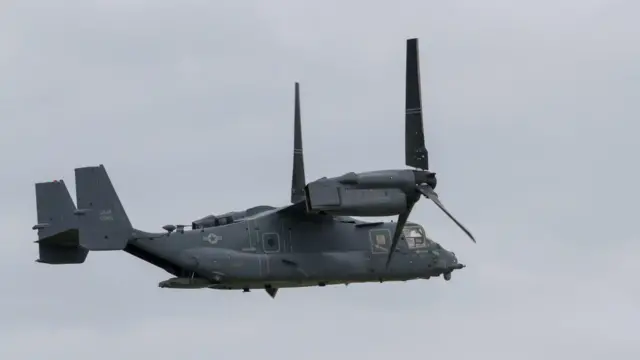 CV-22 အော့စပရေး လေယာဥ်ဟာ ယာကူရှီမာလေဆိပ်ကို ဆင်းသက်ဖို့ ကြိုးစားနေချိန်မှာ ပျက်ကျခဲ့တာလို့ ဂျပန်မီဒီယာတွေက သတင်းဖော်ပြပါတယ်။ 