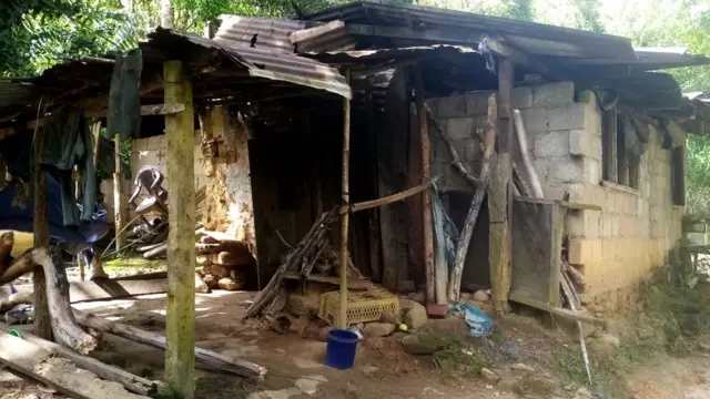 কারুপ্পাইয়া কুমার, স্ত্রী ও তিন সন্তানকে নিয়ে থাকেন এই বাড়িতে