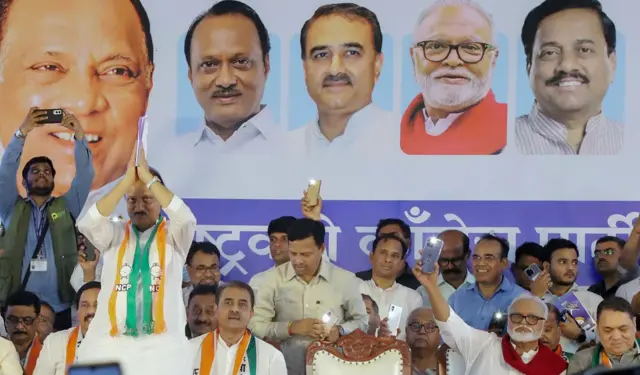 एनसीपी में दो फाड़ के बाद शरद पवार के भतीजे अजीत पवार ने बनाया अलग दल.