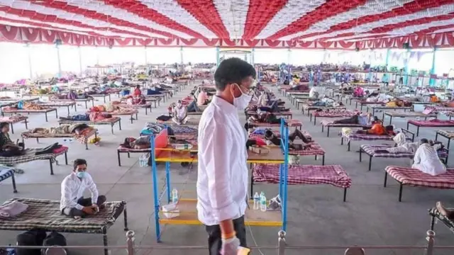 कोव्हिड सेंटरमध्ये निलेश लंके