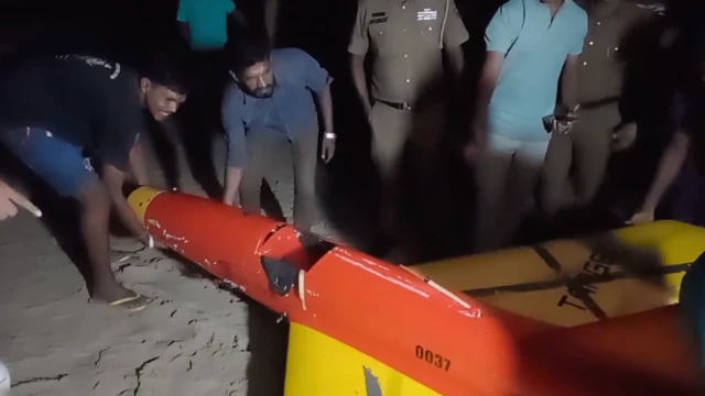 මුහුදේ තිබී හමුවූ ඩ්‍රෝන යානය ගොඩබිමට රැගෙන ඒමෙන් පසු
