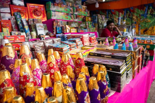উত্তর ভারতে হঠাৎই জনপ্রিয় হয়ে ওঠে কার্বাইড গান - প্রতীকী ছবি