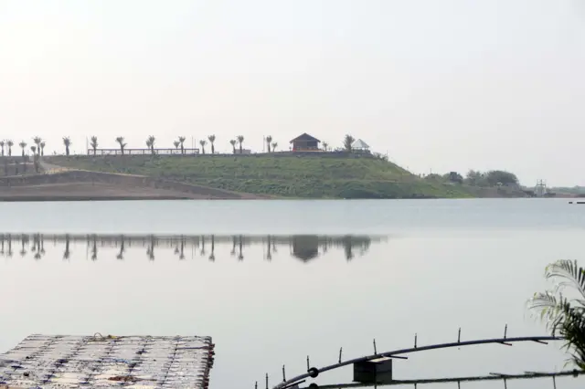 ગાગડિયો નદી, અમરેલી, દુધાળા ગામ, ભારતમાતા સરોવર, ચેકડૅમ, લાઠી, ગુજરાતમાં પાણીની સમસ્યા, ગુજરાતમાં જળવ્યવસ્થાપન, બીબીસી ગુજરાતી
