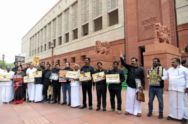 ત્રણ ભાષાની શિક્ષણ નીતિ, બીજેપી, ડીએમકે, અન્નામલાઈ, એમકે સ્ટાલિન, ધર્મેન્દ્ર પ્રધાન, કનિમોઝી, વિવાદ, હિંદી થોપવાનો આરોપ, રાષ્ટ્રીય શિક્ષણ નીતિ