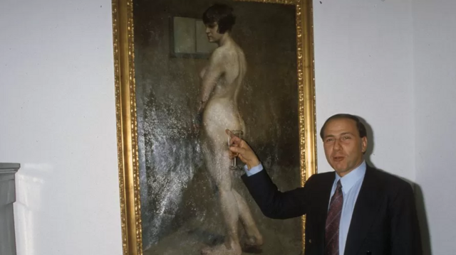 Silvio Berlusconi aponta umbet football clubseus quadros