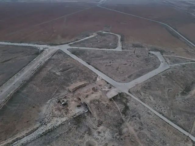 عکس آرشیوی، تصویری هوایی از پایگاه هوایی ابوظهور