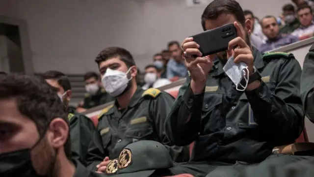 پاسداری با موبایل