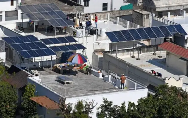 گھروں پر سولر سسٹم کا رواج عام ہو رہا ہے