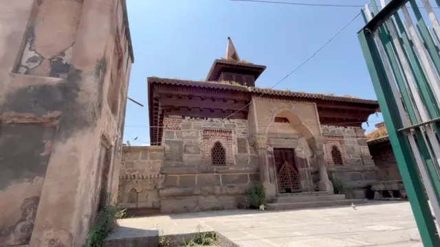 مدين صاحب، سرينگر