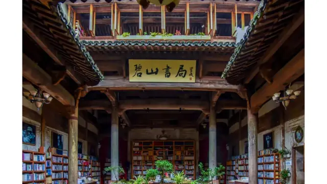 Skywells act as a heat buffer, shielding residents from hot outside air 