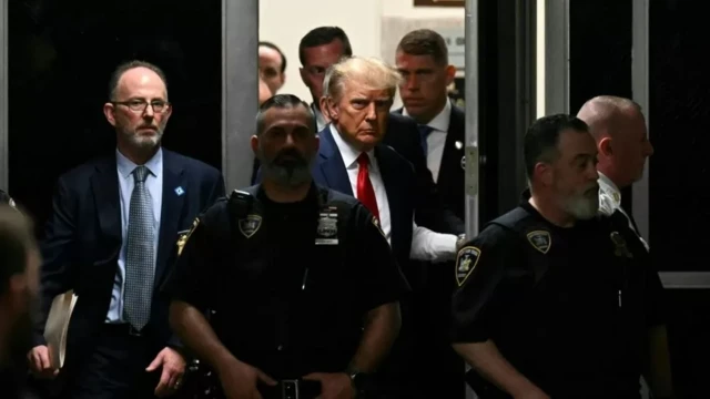 Police guard Trump