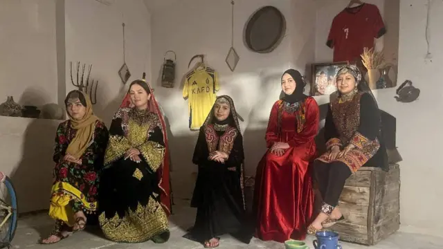 دختران افغان در لباس افغانی در تهران