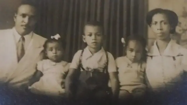 Foto da família em preto e branco