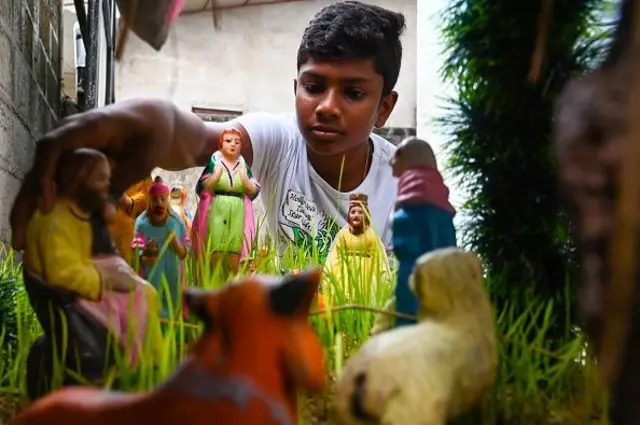 ඔවුන් තර්ක කරන්නේ, ඒ අනුව ජේසුස් වහන්සේගේ උපත අප්‍රේල් හෝ අගෝස්තු මාසයේදී සිදුවන්නට ඇති බව ය.