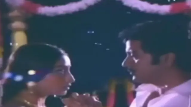 பொன் வானம் பன்னீர் தூவுது