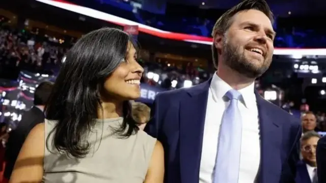 கணவருடன் உஷா சிலுகுரி 