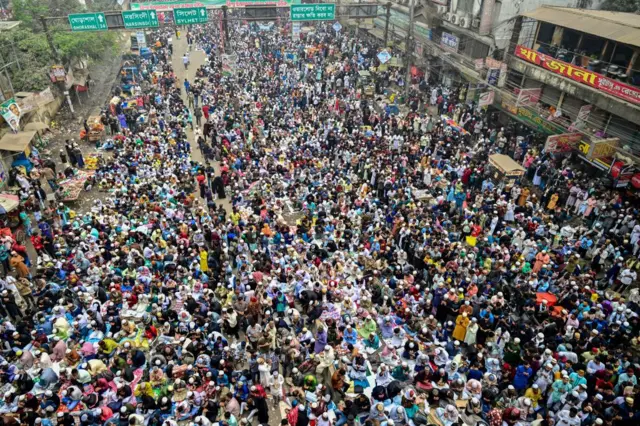 Musulmai mahalarta "Akheri Munajat" ko kuma addu'ar ƙarshe a taron Bishwa Ijtema na shekara-shekara a Tongi, kusa da Dhaka, Bangladesh, ranar 2 ga Fabrairu 2025.