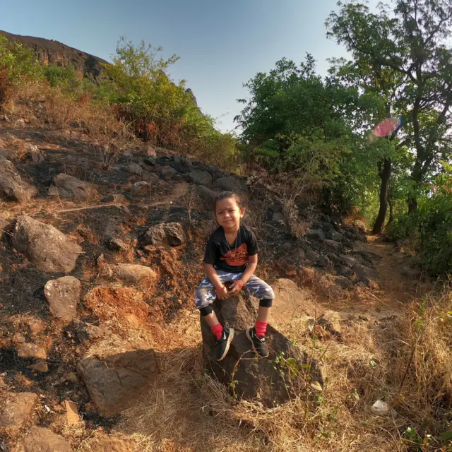 अडीच वर्षांची असताना शर्विकाने सर्वांत आधी रायगड सर केला.