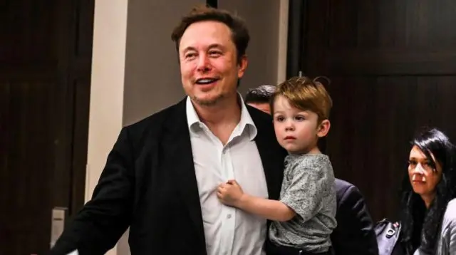Elon Musk con su hijo X Æ A-1
