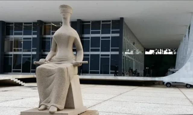 Estátua representando a Justiçause of onabet creamfrente ao STF