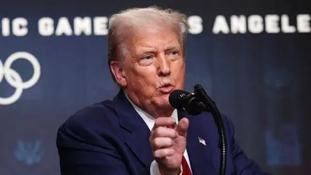 ரஷ்யாவை காரணம் காட்டி இந்தியா மீது கூடுதலாக 25% வரி விதித்த டிரம்ப்