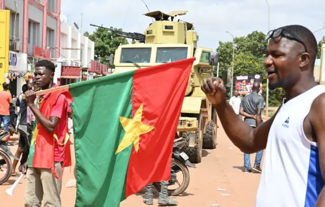 Des burkinabè lors d'une manifestation