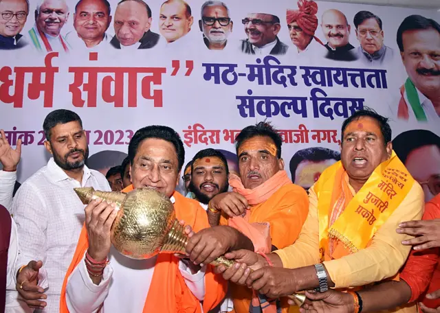 कांग्रेस नेता कमलनाथ अप्रैल में एक धर्म संवाद कार्यक्रम के दौरान.