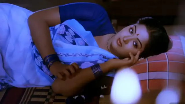 மெல்லத்திறந்தது கதவு படத்தில் இடம்பெற்ற ஊரு சனம் பாடல் காட்சி
